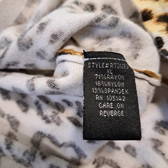 Sweater - Picture 4 of 4